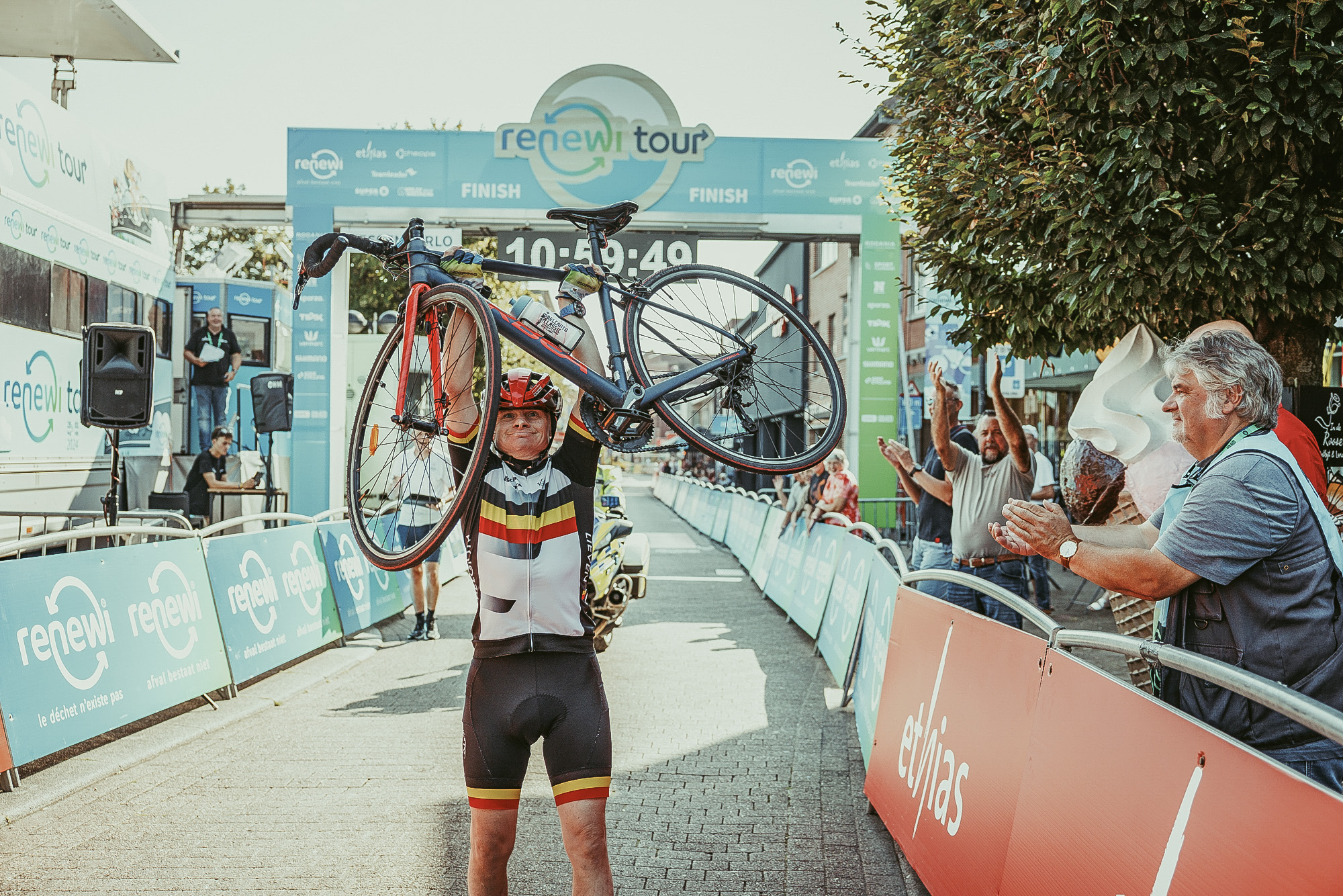 Special Olympics wielrenner in actie