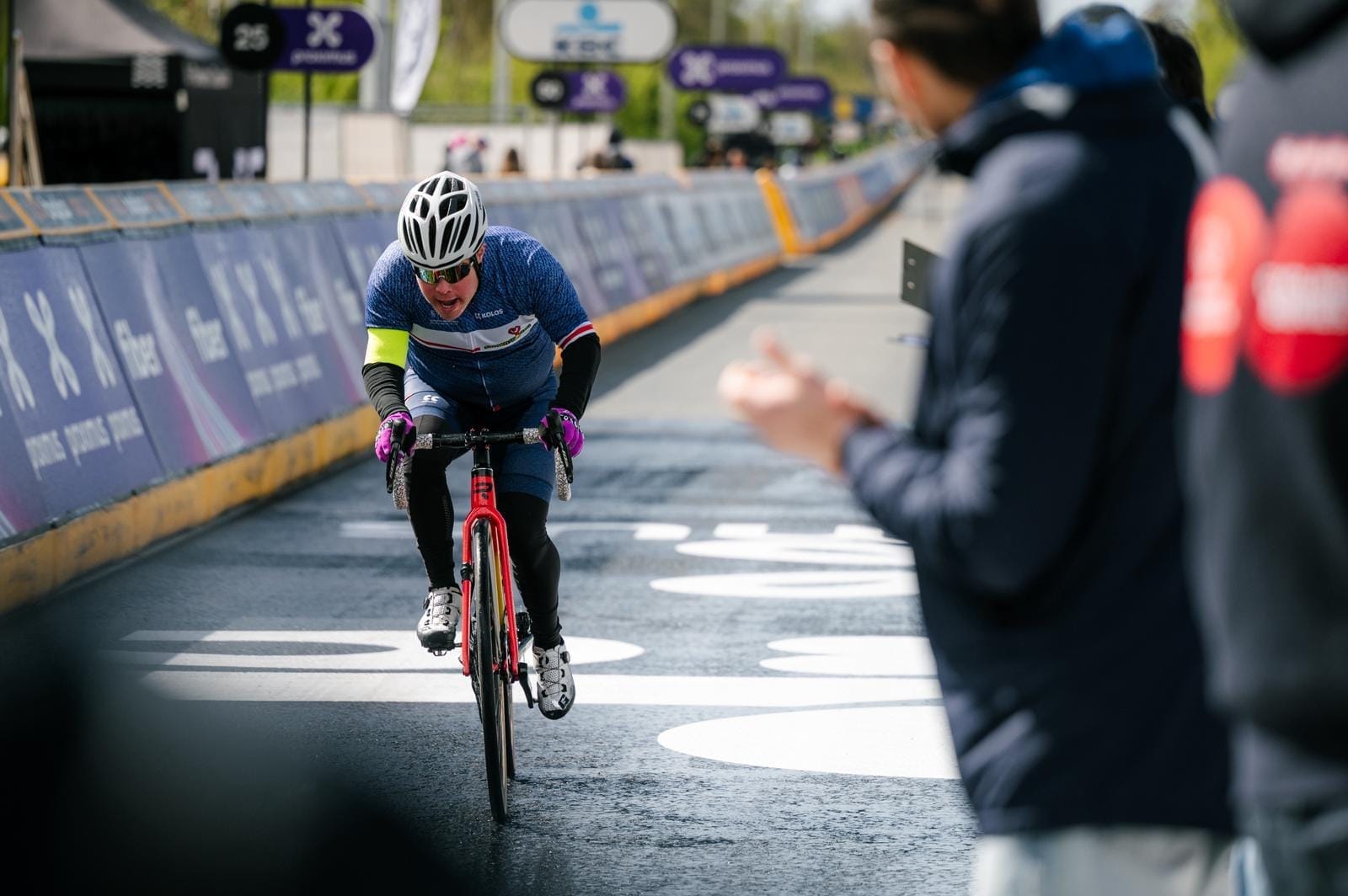 Ronde van Vlaanderen 2026 - renner op het parcours