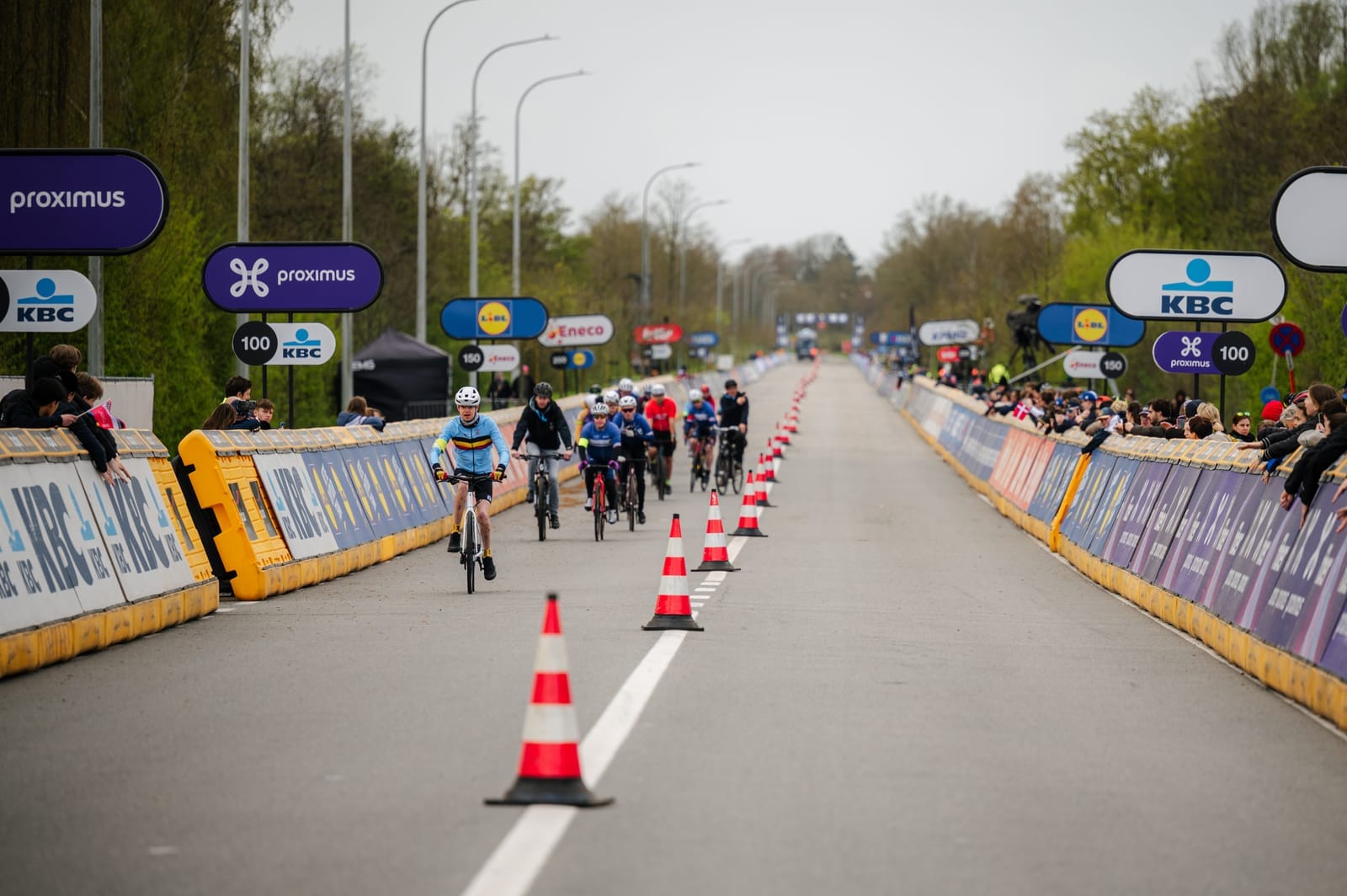 Ronde van Vlaanderen 2026 - Special Olympics renner op het parcours in Oudenaarde